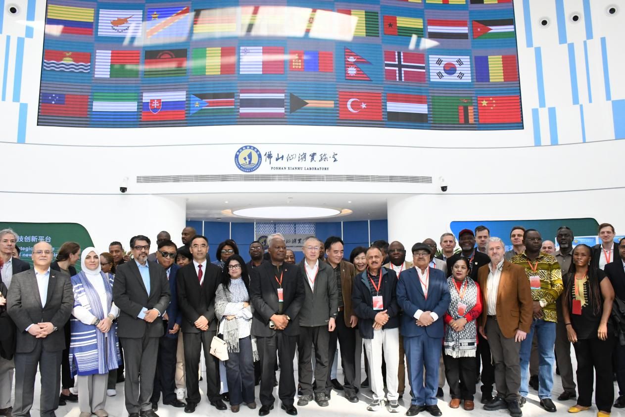 Nearly 40 foreign envoys from China visited the Xianhu Laboratory ...